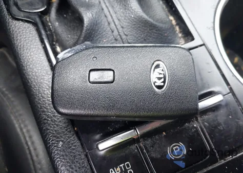 2021 Kia K5 Gt-Line z USA, uszkodzony, nr VIN 5XXG64J23MG063358